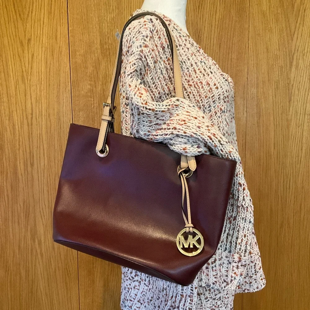 ❗️SOLD❗️Michael Kors Jet Set Medium Leather Tote - Picture 2 of 15